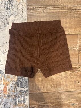 Adorable yarn shorts